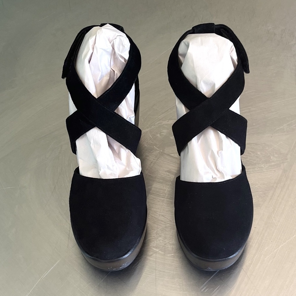 Cordani size 38 Black Suede